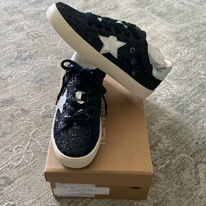 White Raven (Vici) Black Glitter sneakers - size 6.5